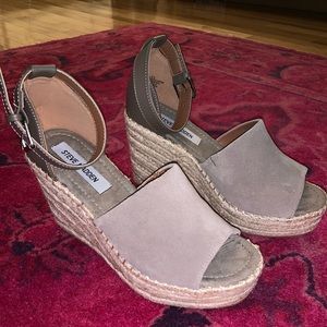 Steve Madden Nude wedges